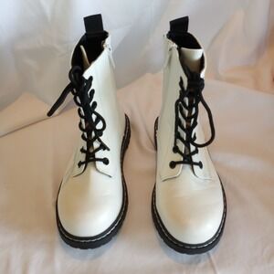 Torrid Boots Women's Size 6 Wide Off-White Black Combat Lace Up